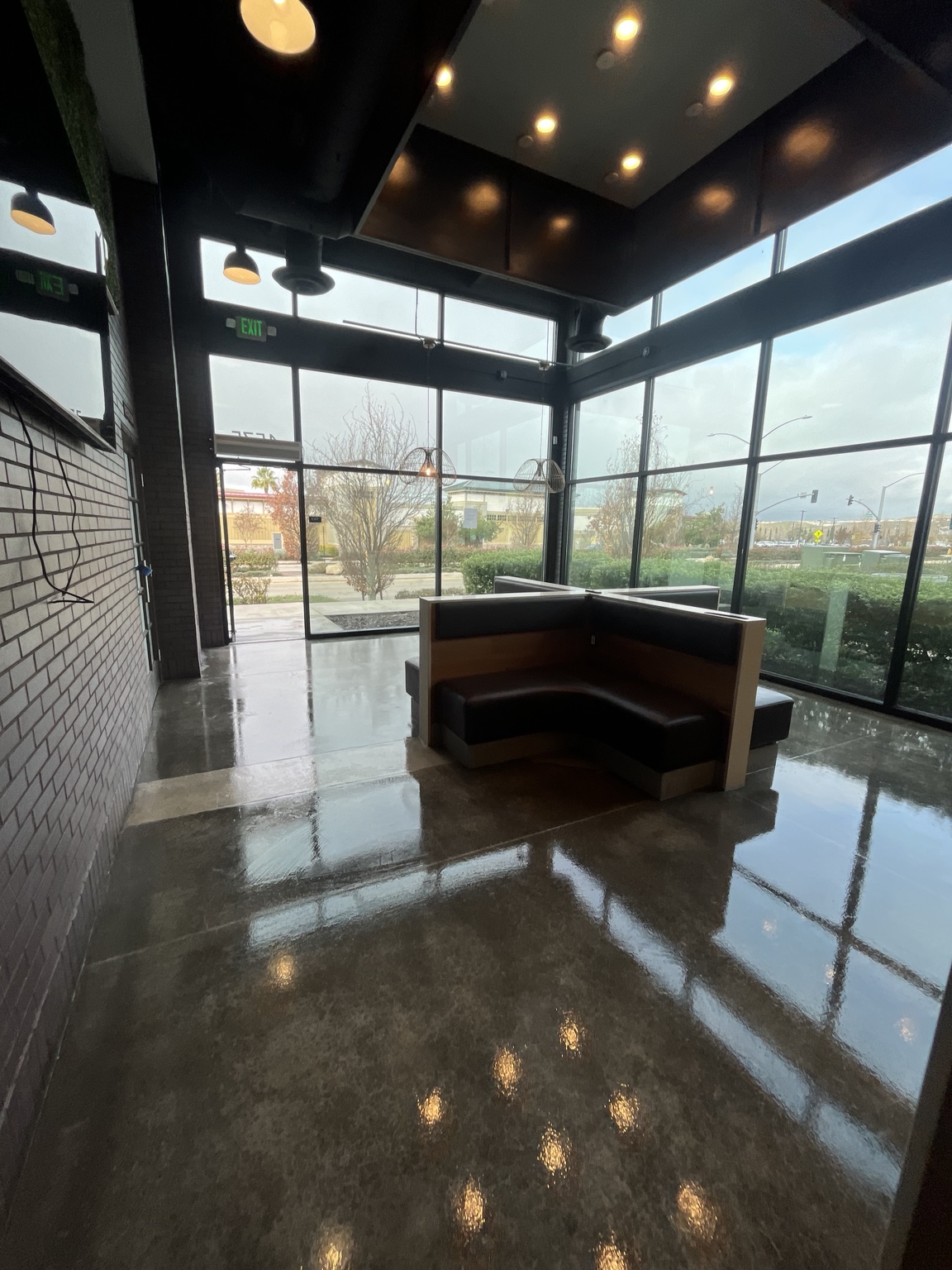 Commercial high-gloss polish